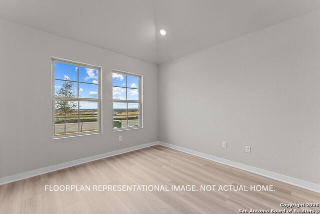 Listing photo id 9 for 3023 Wembley Way