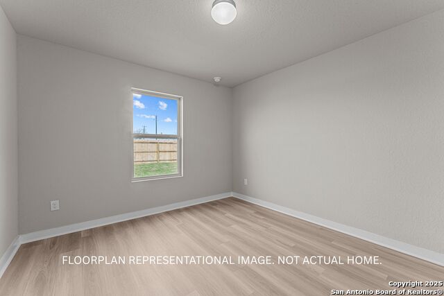 Listing photo id 10 for 3023 Wembley Way