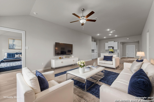 Listing photo id 3 for 3023 Wembley Way