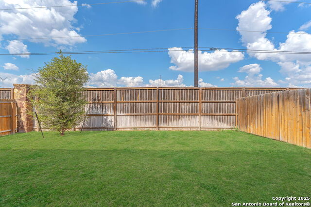 Listing photo id 13 for 3311 Rosita