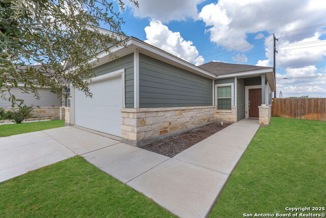 Listing photo id 0 for 3311 Rosita
