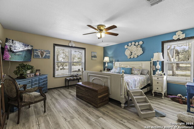 Image 17 of 42 For 127 Scenic Oak