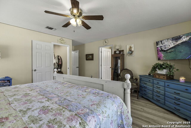 Image 18 of 42 For 127 Scenic Oak