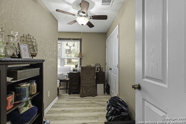 Image 21 of 42 For 127 Scenic Oak