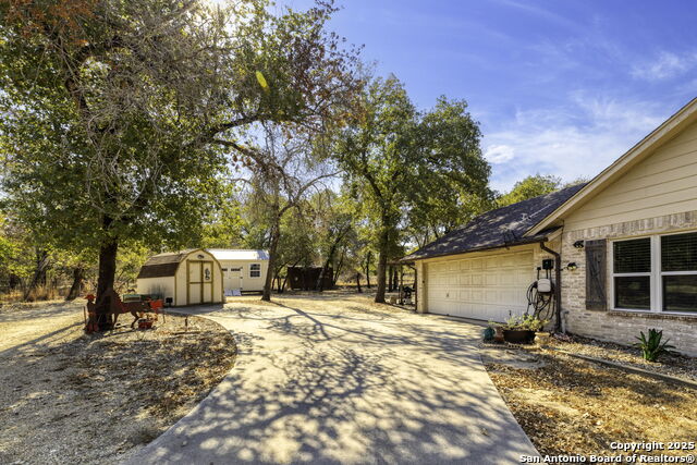 Image 23 of 42 For 127 Scenic Oak