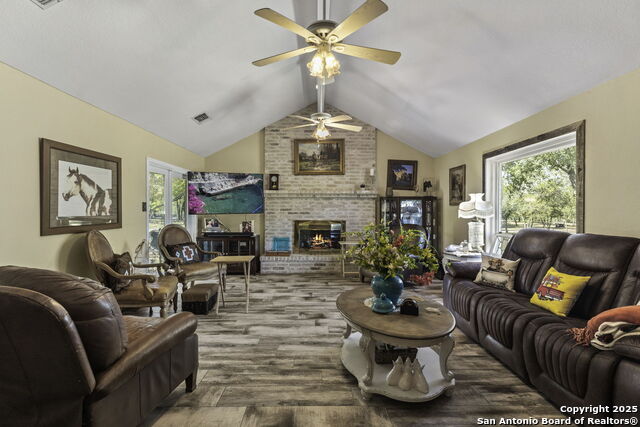 Image 5 of 42 For 127 Scenic Oak