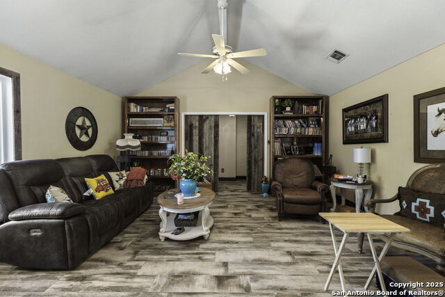 Image 8 of 42 For 127 Scenic Oak