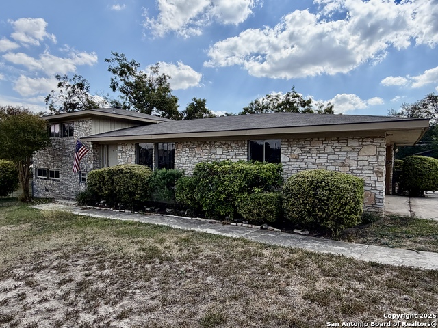 Image 2 of 20 For 1236 Live Oak Rd E