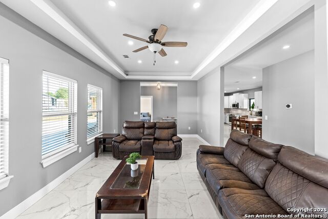 Listing photo id 8 for 749 El Rey Dr