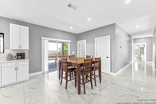 Listing photo id 10 for 749 El Rey Dr