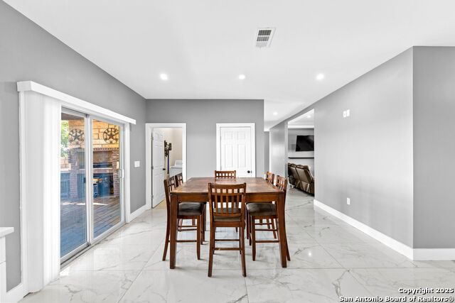 Listing photo id 11 for 749 El Rey Dr