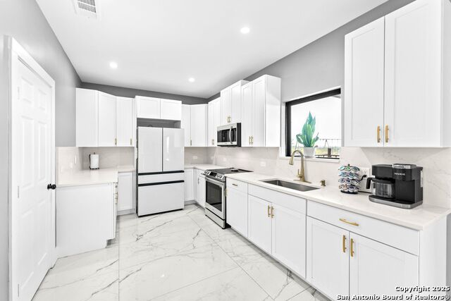 Listing photo id 13 for 749 El Rey Dr