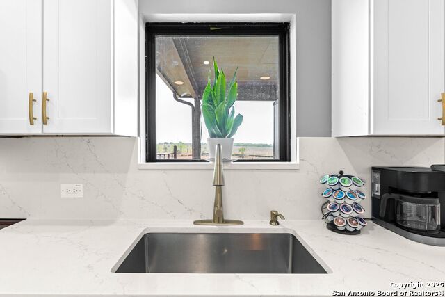 Listing photo id 14 for 749 El Rey Dr