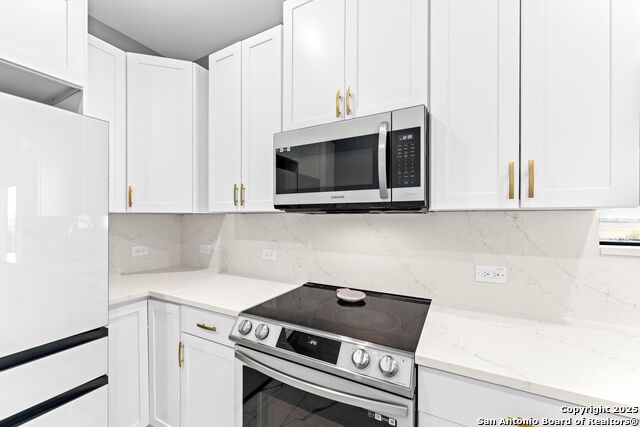 Listing photo id 15 for 749 El Rey Dr