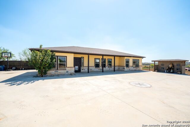 Listing photo id 2 for 749 El Rey Dr