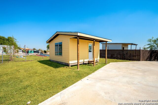 Listing photo id 38 for 749 El Rey Dr