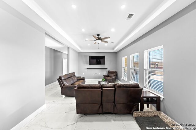 Listing photo id 5 for 749 El Rey Dr