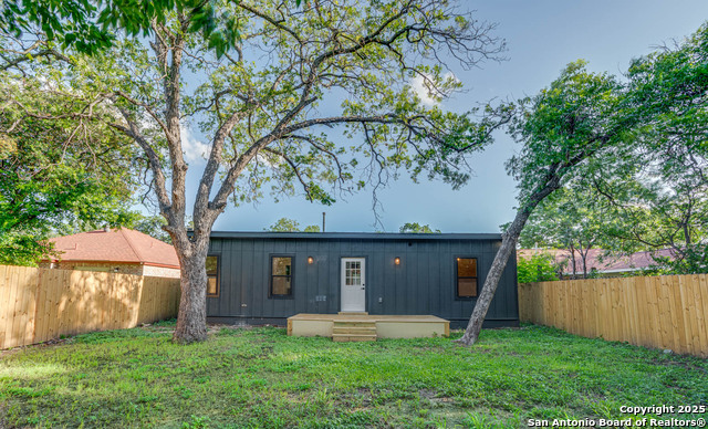 Image 20 of 24 For 235 Bank  