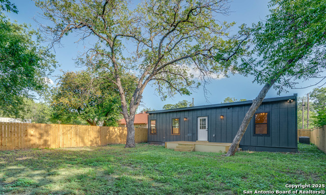 Image 21 of 24 For 235 Bank  