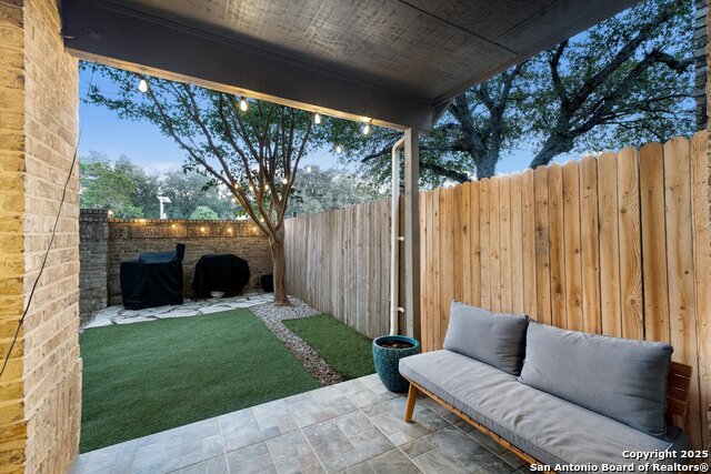 Image 24 of 29 For 4402 Bending Oak St