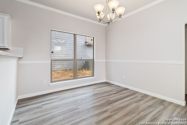 Listing photo id 8 for 2122 Bigmouth Hook