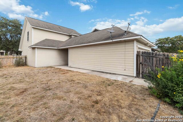 Listing photo id 10 for 2122 Bigmouth Hook