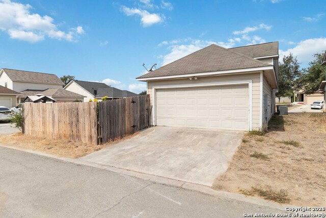 Listing photo id 11 for 2122 Bigmouth Hook