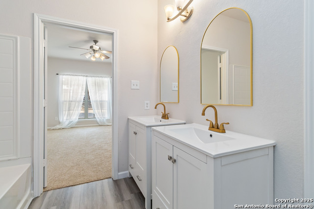 Listing photo id 1 for 2122 Bigmouth Hook