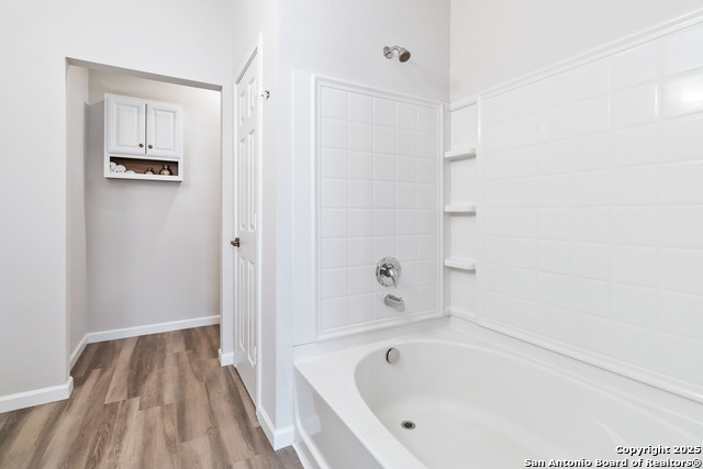 Listing photo id 2 for 2122 Bigmouth Hook