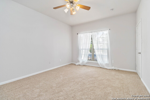 Listing photo id 3 for 2122 Bigmouth Hook