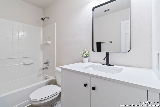 Listing photo id 6 for 2122 Bigmouth Hook