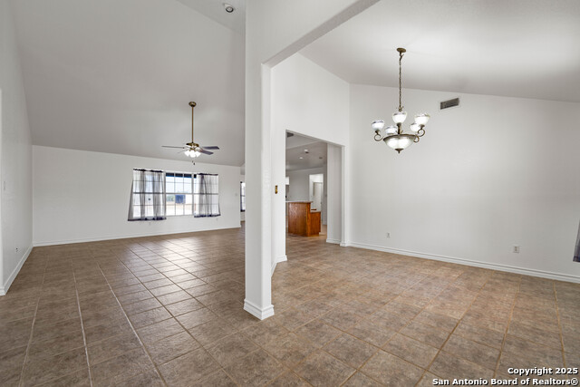 Listing photo id 10 for 6505 Fm 541