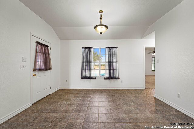 Listing photo id 16 for 6505 Fm 541