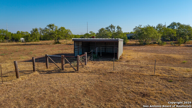 Listing photo id 24 for 6505 Fm 541