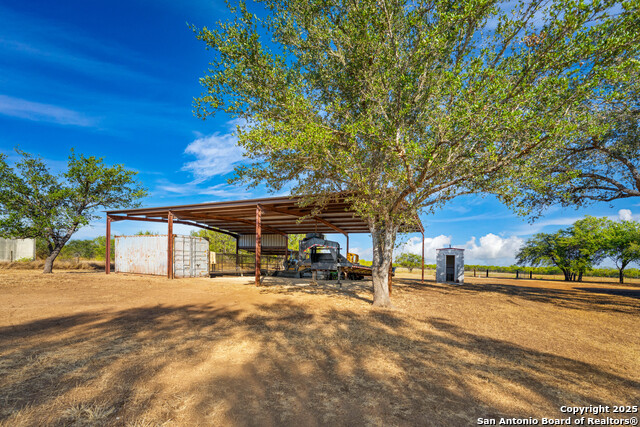 Listing photo id 28 for 6505 Fm 541