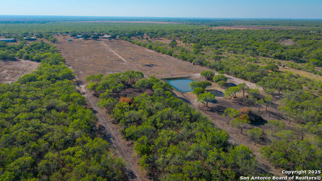 Listing photo id 38 for 6505 Fm 541