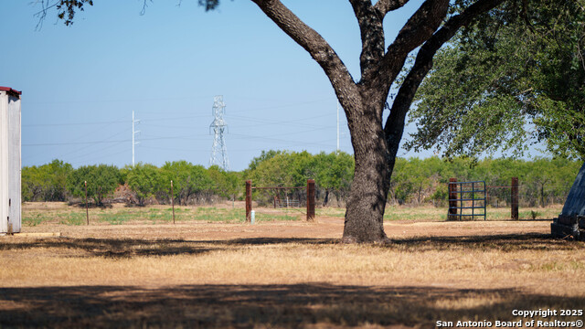 Listing photo id 45 for 6505 Fm 541