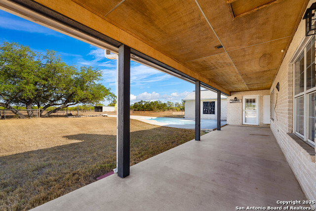 Listing photo id 48 for 6505 Fm 541