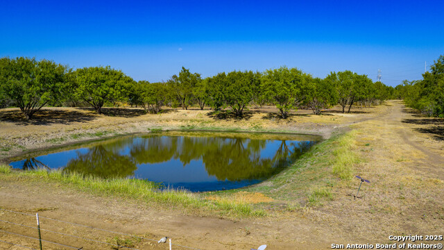 Listing photo id 50 for 6505 Fm 541