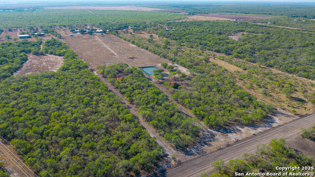 Listing photo id 6 for 6505 Fm 541