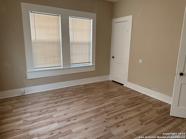 Image 3 of 5 For 1615 Interstate 35