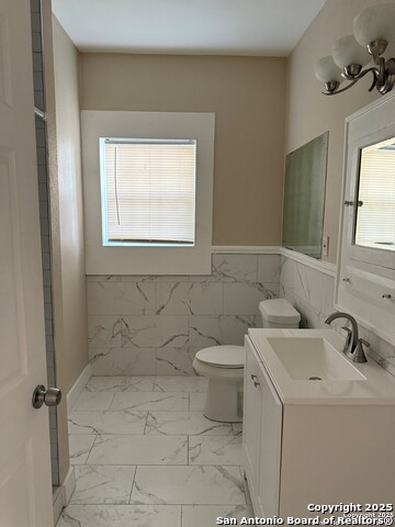 Image 4 of 5 For 1615 Interstate 35