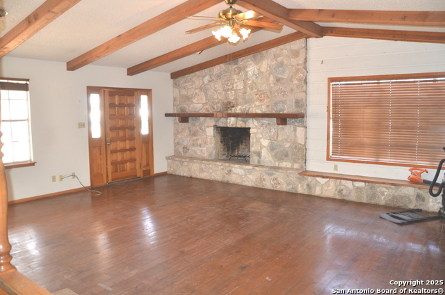 Listing photo id 8 for 708 Teel N 