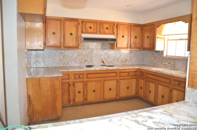 Listing photo id 9 for 708 Teel N 