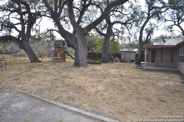 Listing photo id 12 for 708 Teel N 