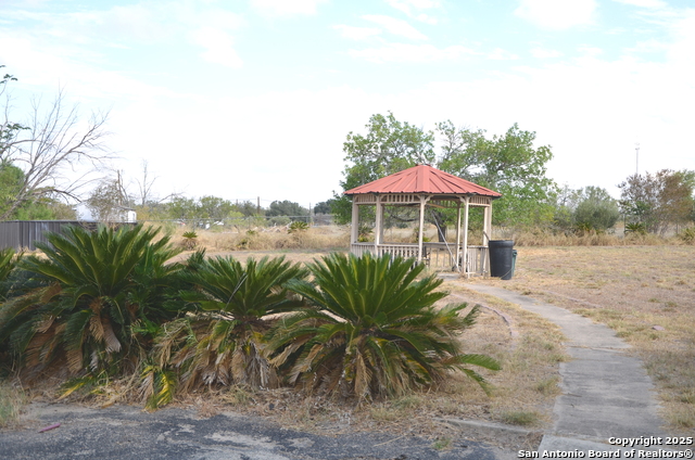 Listing photo id 13 for 708 Teel N 