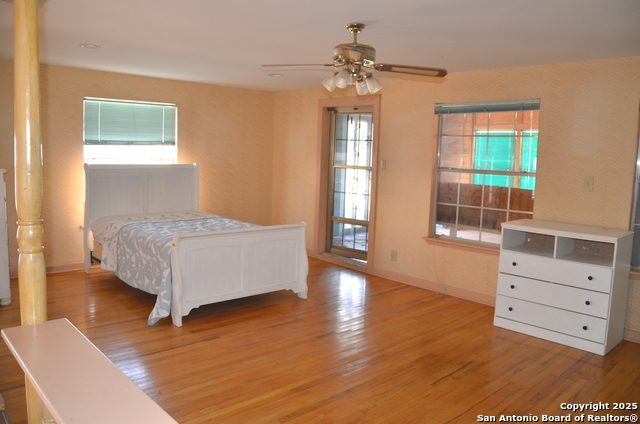 Listing photo id 3 for 708 Teel N 