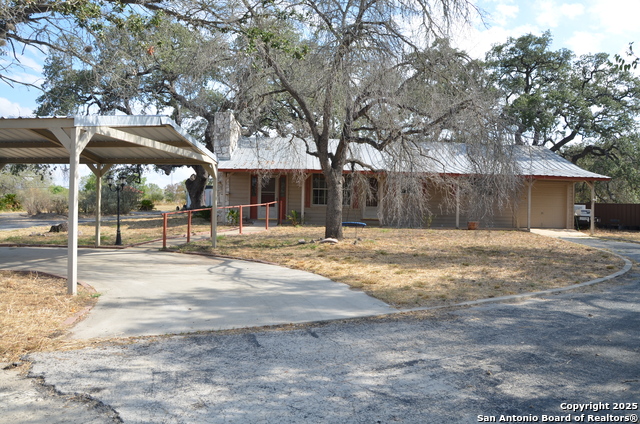 Listing photo id 6 for 708 Teel N 