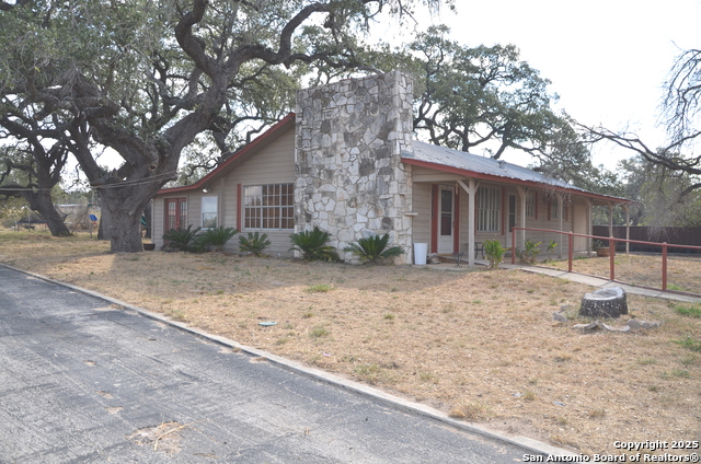 Listing photo id 7 for 708 Teel N 