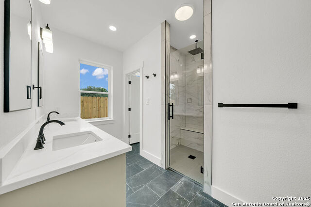Listing photo id 8 for 661 Jonquil